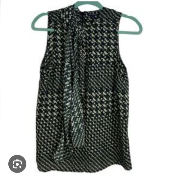 Whowhatwear Houndstooth Blouse - Picture 4 of 9